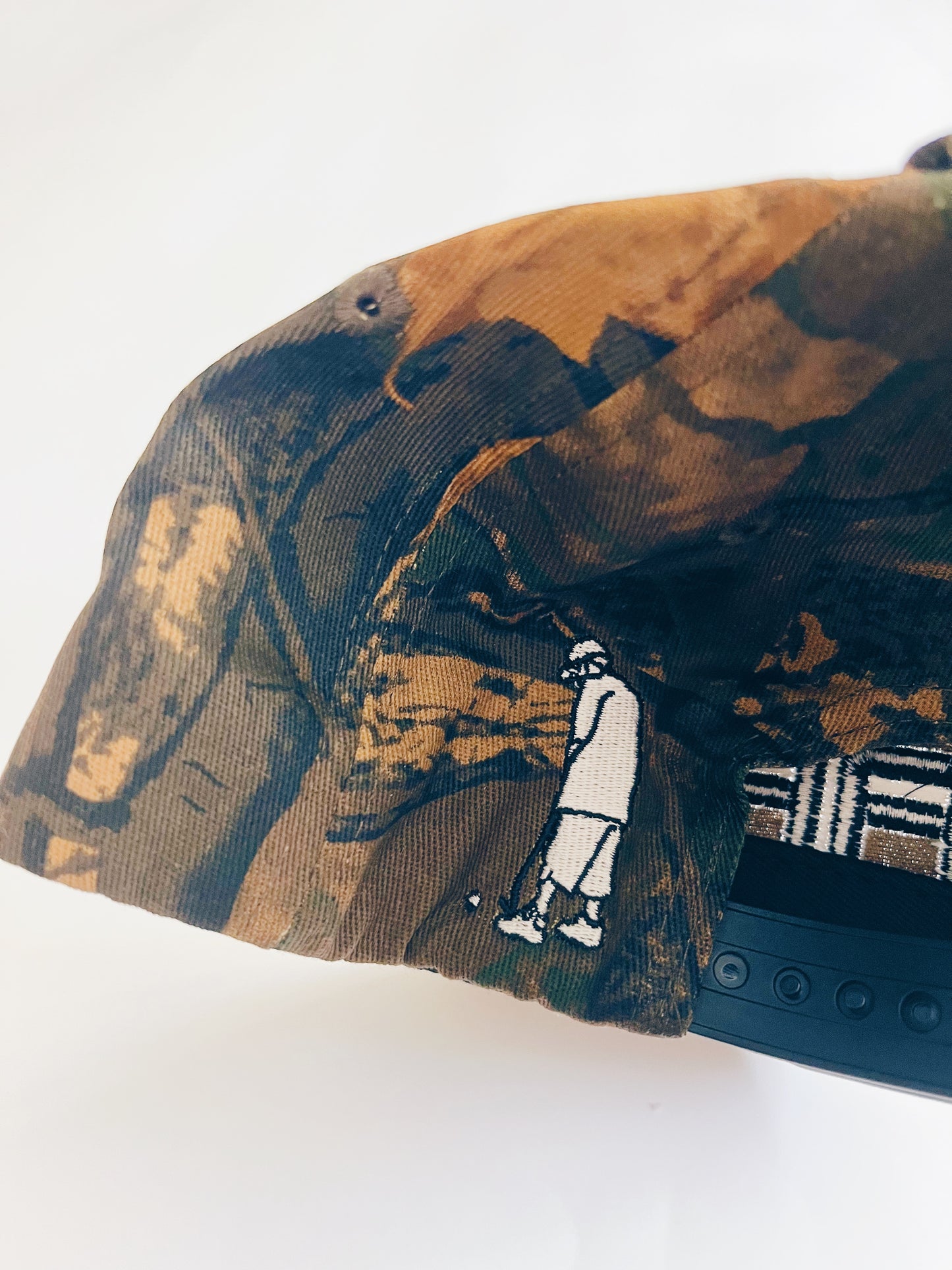 Paré Camo Snapback Hat